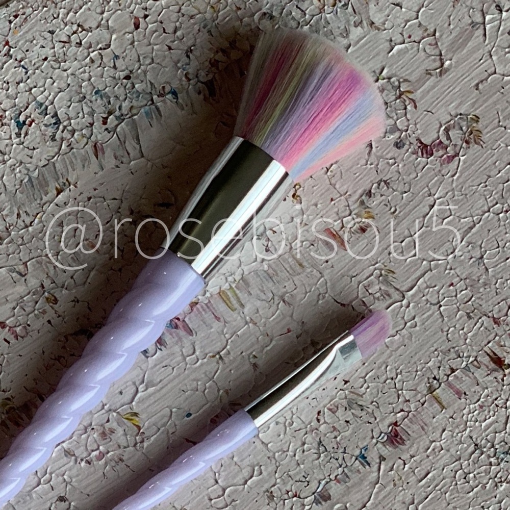 🦄🆕 Rainbow Unicorn Horn Makeup Brush Set - Picture 2 of 3